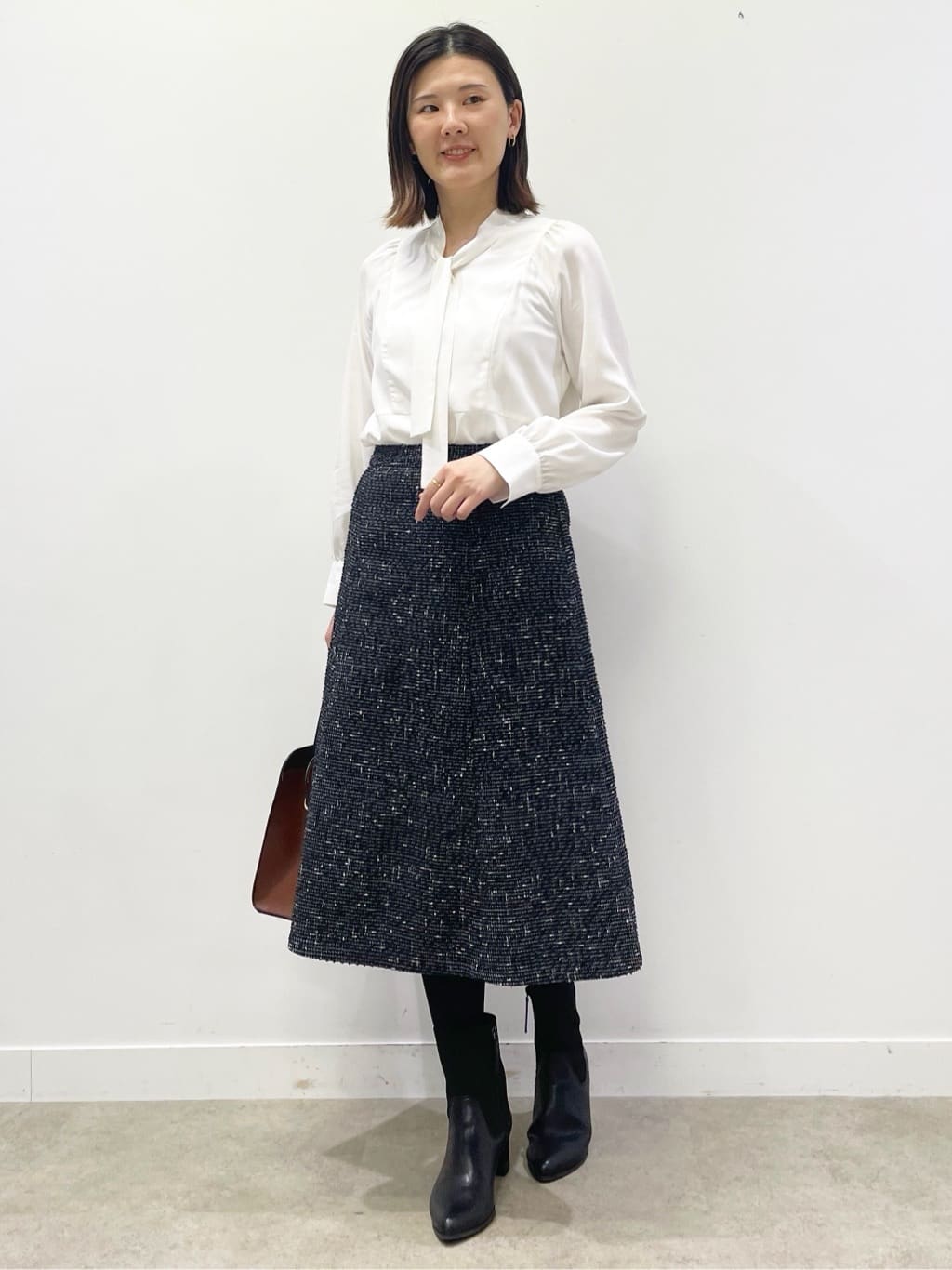 あやたかさんの「Reflect｜【選べる5色／ゆったりシルエット】Vネックスパンコールニット」を使ったコーディネート