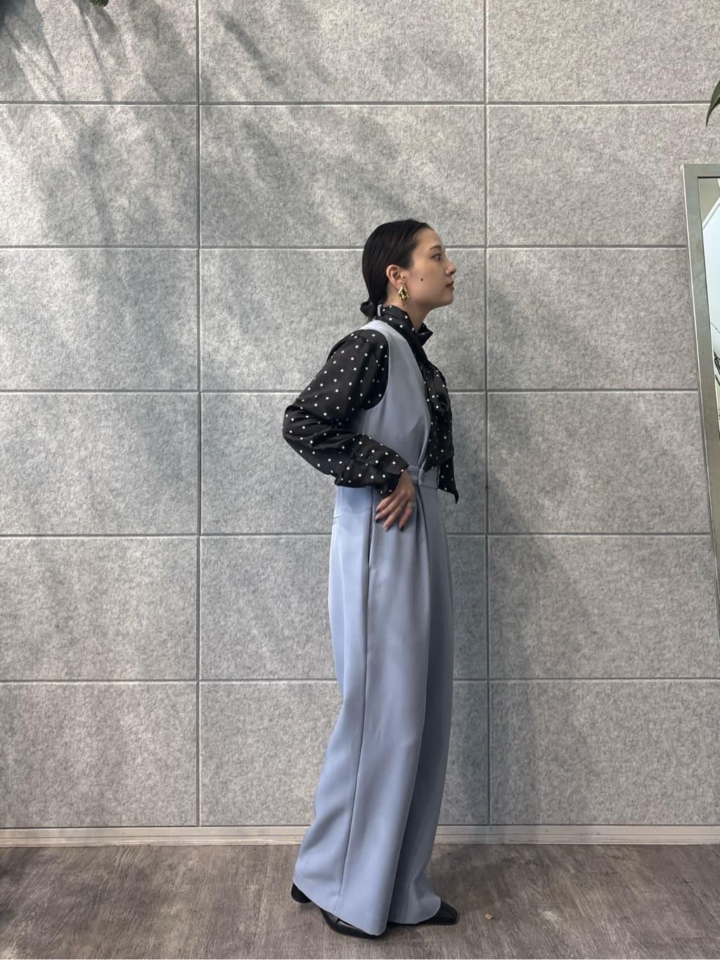 ayanoさんの「INDIVI｜【オケージョン／セレモニー／セットアップ可能】ダブルクロスサロペット」を使ったコーディネート