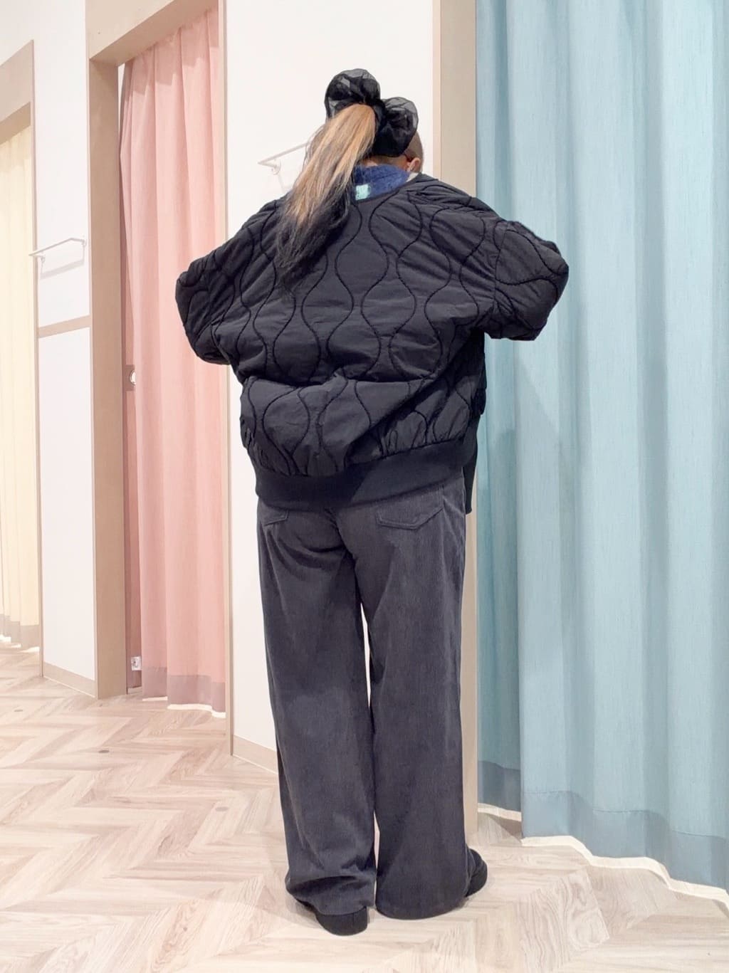 まちゃんなちゃんさんの「SHOO･LA･RUE｜【S-LL】女性らしさ漂う ふわふわチェック柄ニット」を使ったコーディネート
