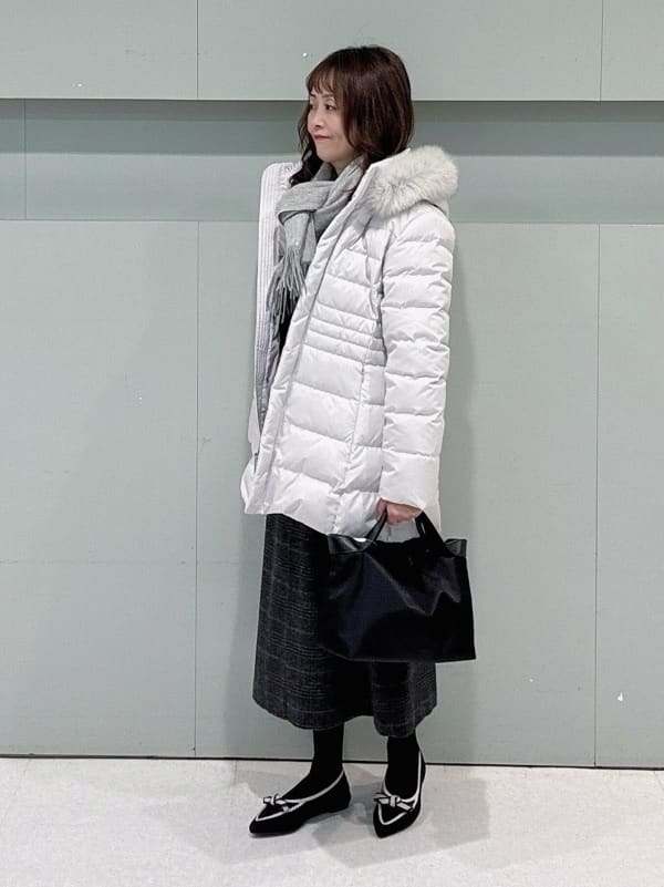 makiさんの「UNTITLED｜【はっ水機能/フード取り外し可】ミディダウンコート」を使ったコーディネート