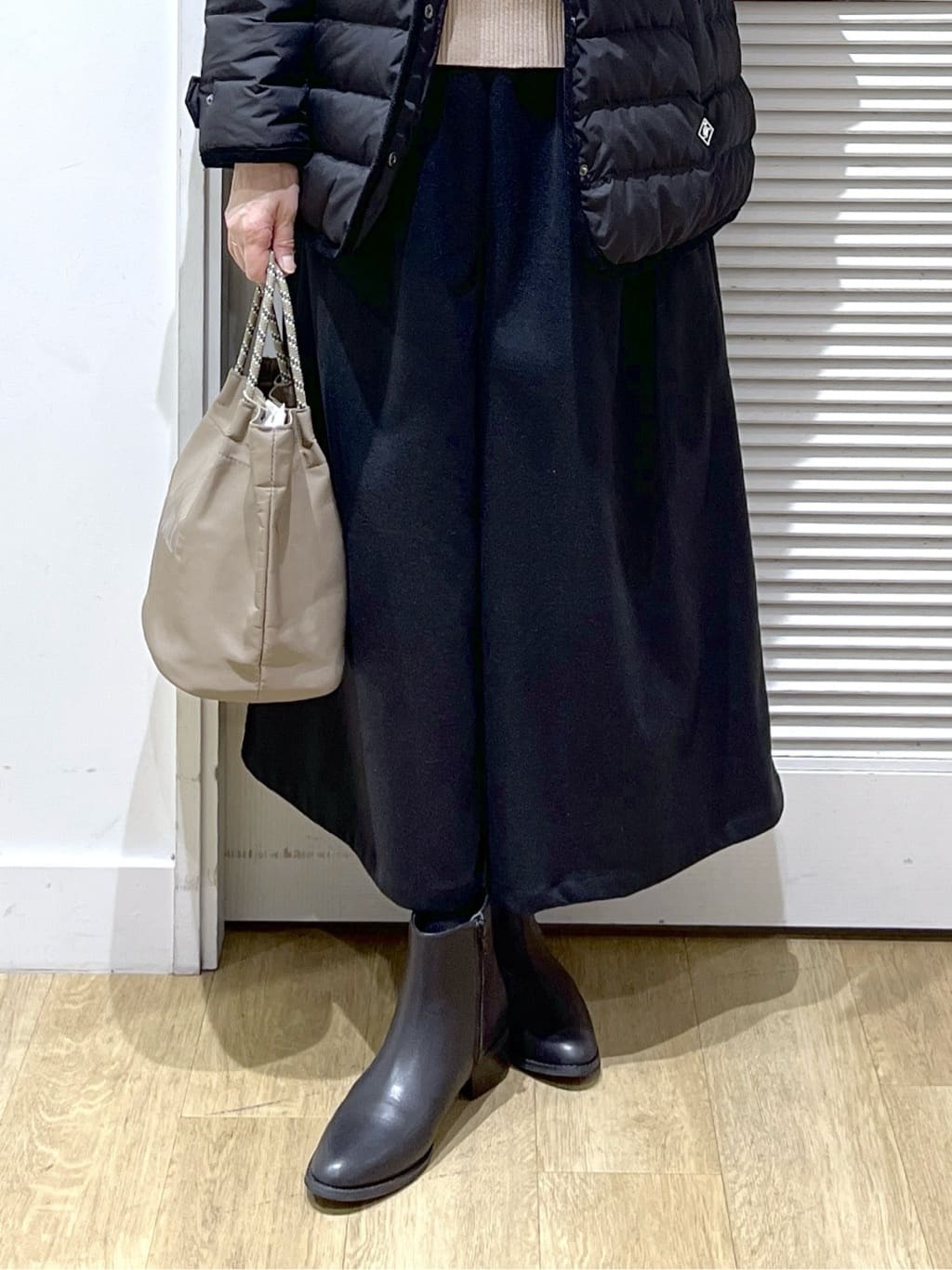 Miyazakiさんの「Dessin｜【ウエストゴム/洗える】起毛フレアシルエットパンツ」を使ったコーディネート