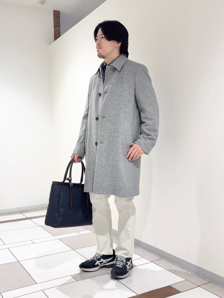 及川さんの「TAKEO KIKUCHI｜カシミヤブレンド ビーバー調ステンカラーコート」を使ったコーディネート