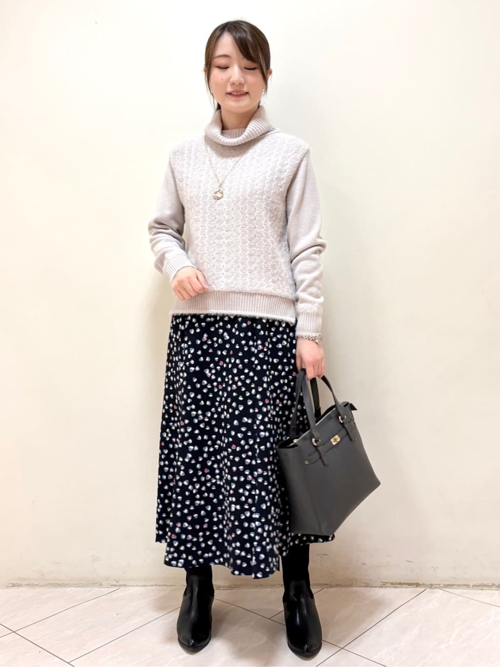 mikiさんの「Reflect｜【ほんのりラメ感◎】ふわふわフェザーヤーンハイネックニット」を使ったコーディネート