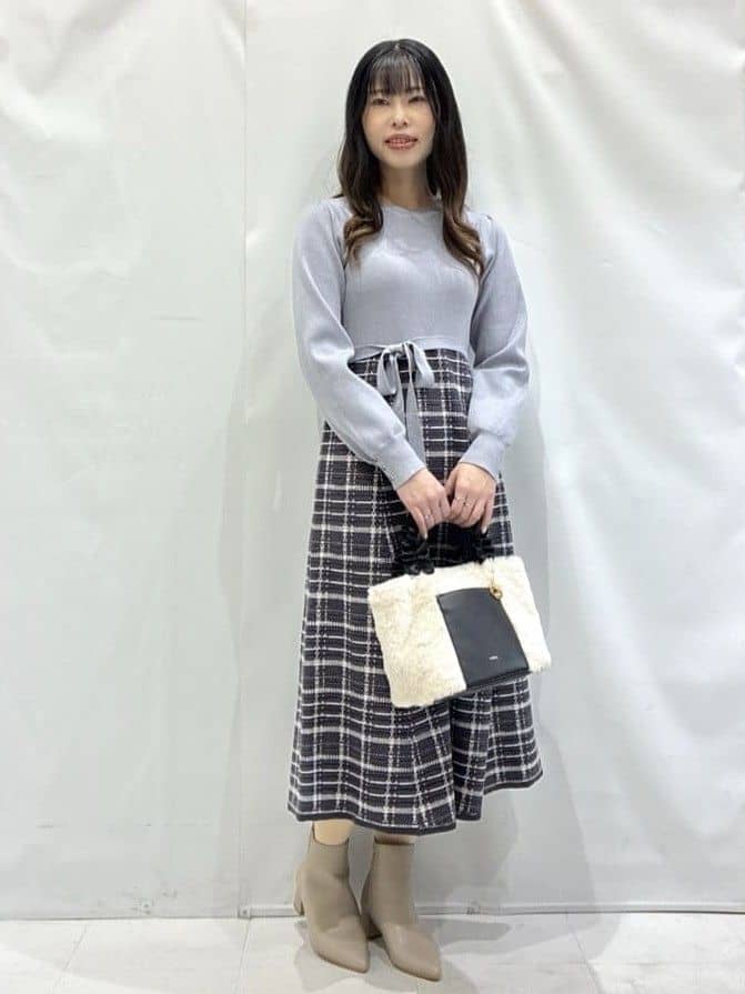 komaさんの「OPAQUE.CLIP｜チェックラメジャカードニットワンピース」を使ったコーディネート