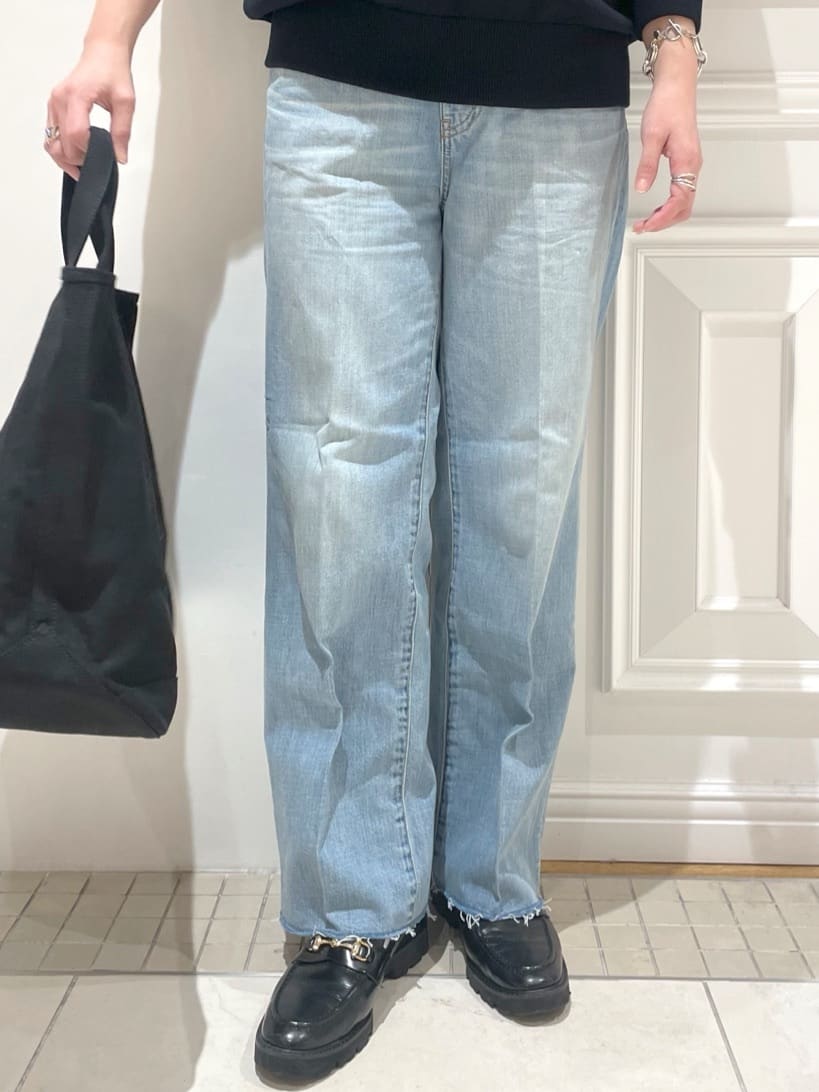 makiさんの「DRESSTERIOR｜センタープレス ワイドストレートデニム」を使ったコーディネート