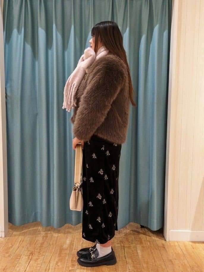 うりさんの「SHOO･LA･RUE｜大人きらめく ふわふわパール調ニット」を使ったコーディネート