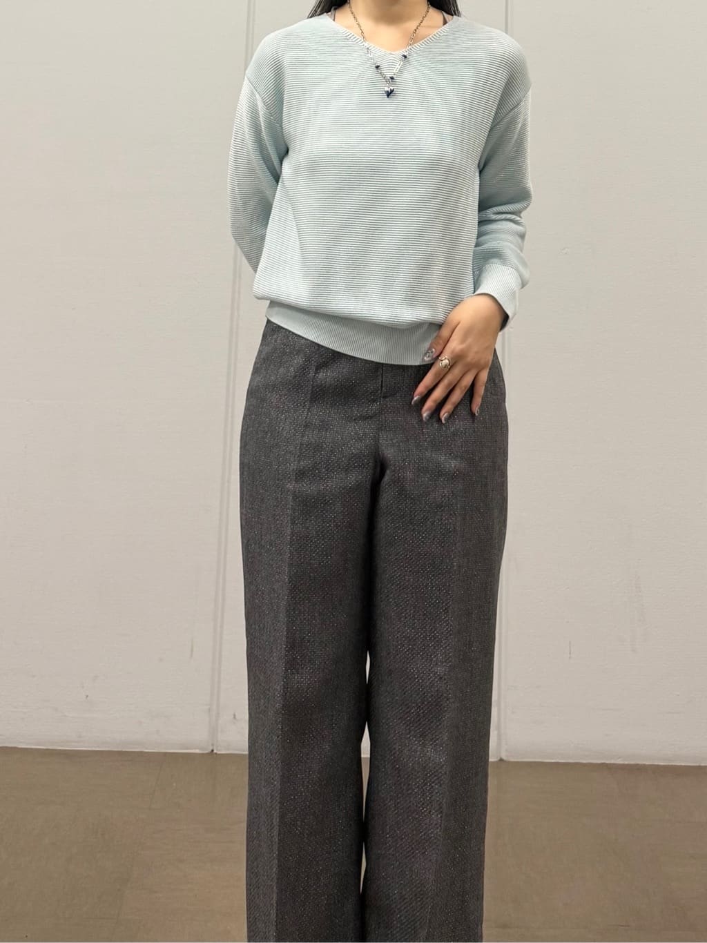 mizukiさんの「INDIVI｜【褒められパンツ/ウール調素材】ラメ混ワイドパンツ」を使ったコーディネート