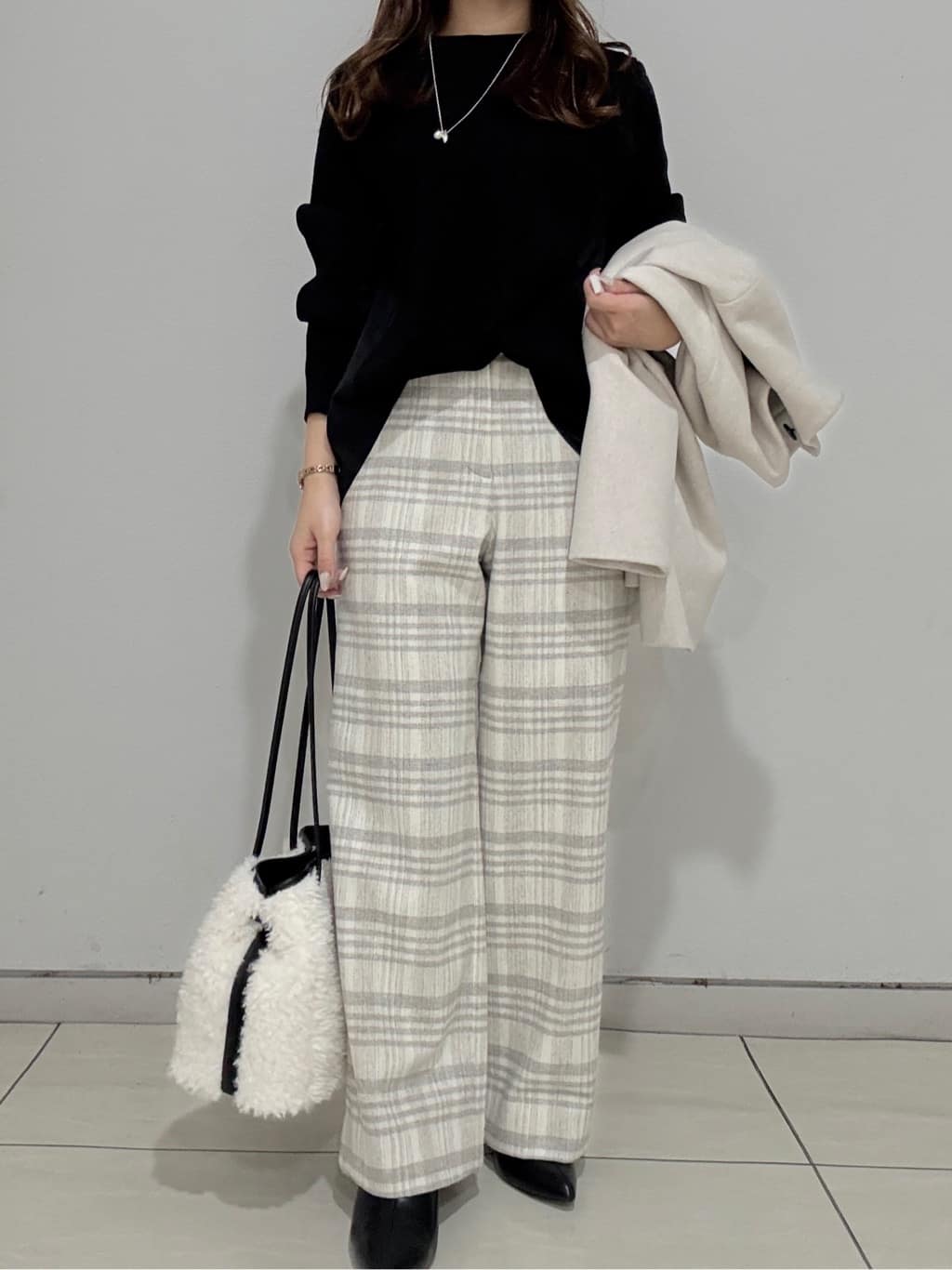 kahoさんの「INDIVI｜【褒められパンツ／ウール混】ウォームウール ワイドパンツ」を使ったコーディネート