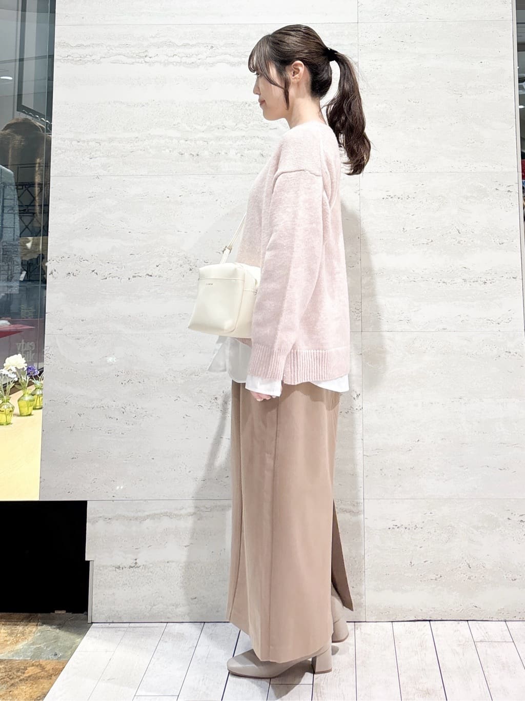 かほさんの「OPAQUE.CLIP｜リラクシークルーネックニット【洗濯機OK】」を使ったコーディネート