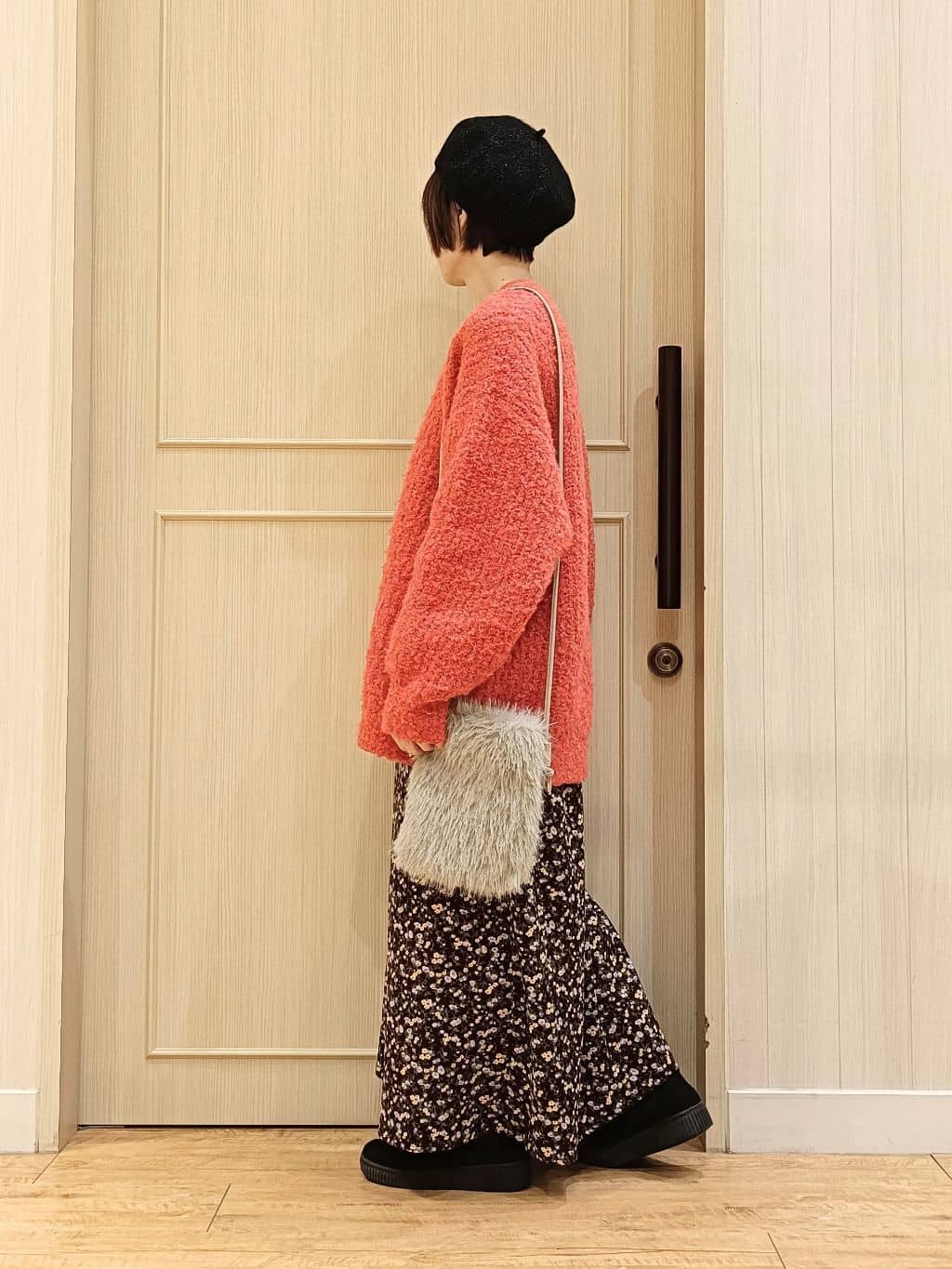 manikoさんの「SHOO･LA･RUE｜ブークレカラーVネックカーディガン」を使ったコーディネート