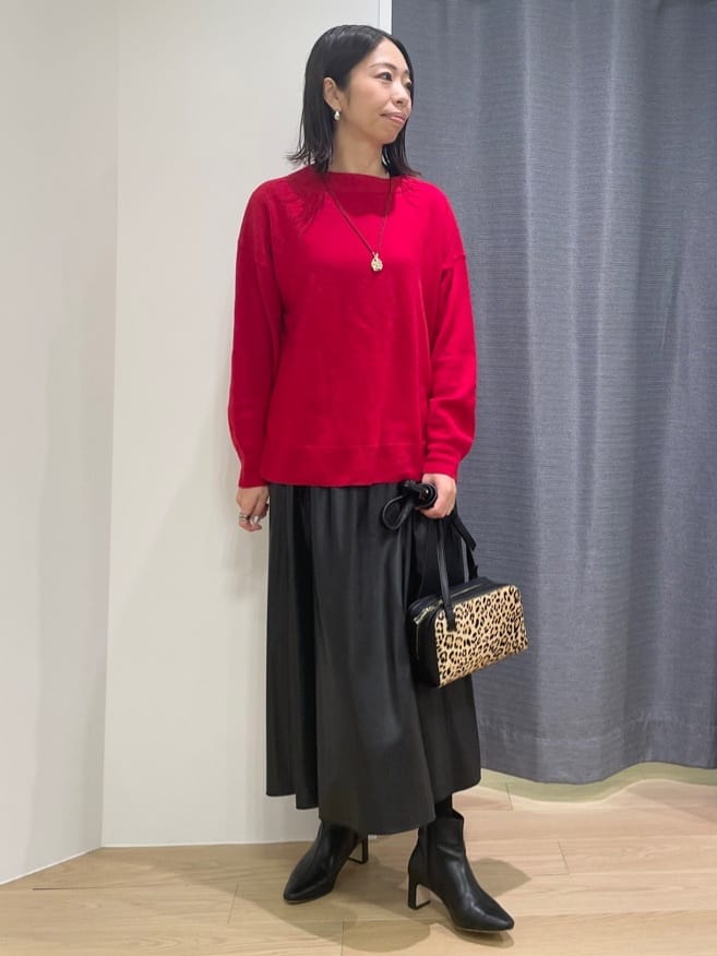 Mikoさんの「INDIVI｜【洗える／カシミヤ混】ボトルネック ドルマンスリーブニット」を使ったコーディネート