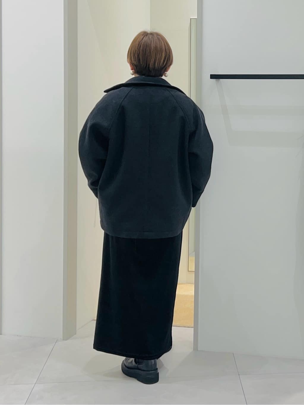 タナさんの「THE SHOP TK｜【すっきりシルエットが叶う】大人のためのVネックニット/毛玉になりにくい/静電気防止/洗濯機OK」を使ったコーディネート