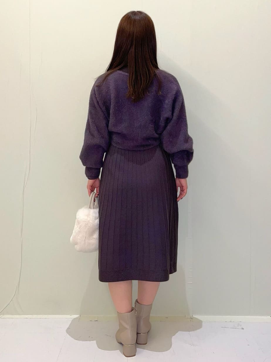 ayumiさんの「OPAQUE.CLIP｜ラメフェザープルオーバーセット ニットワンピース【洗濯機OK】《XS～LL》」を使ったコーディネート