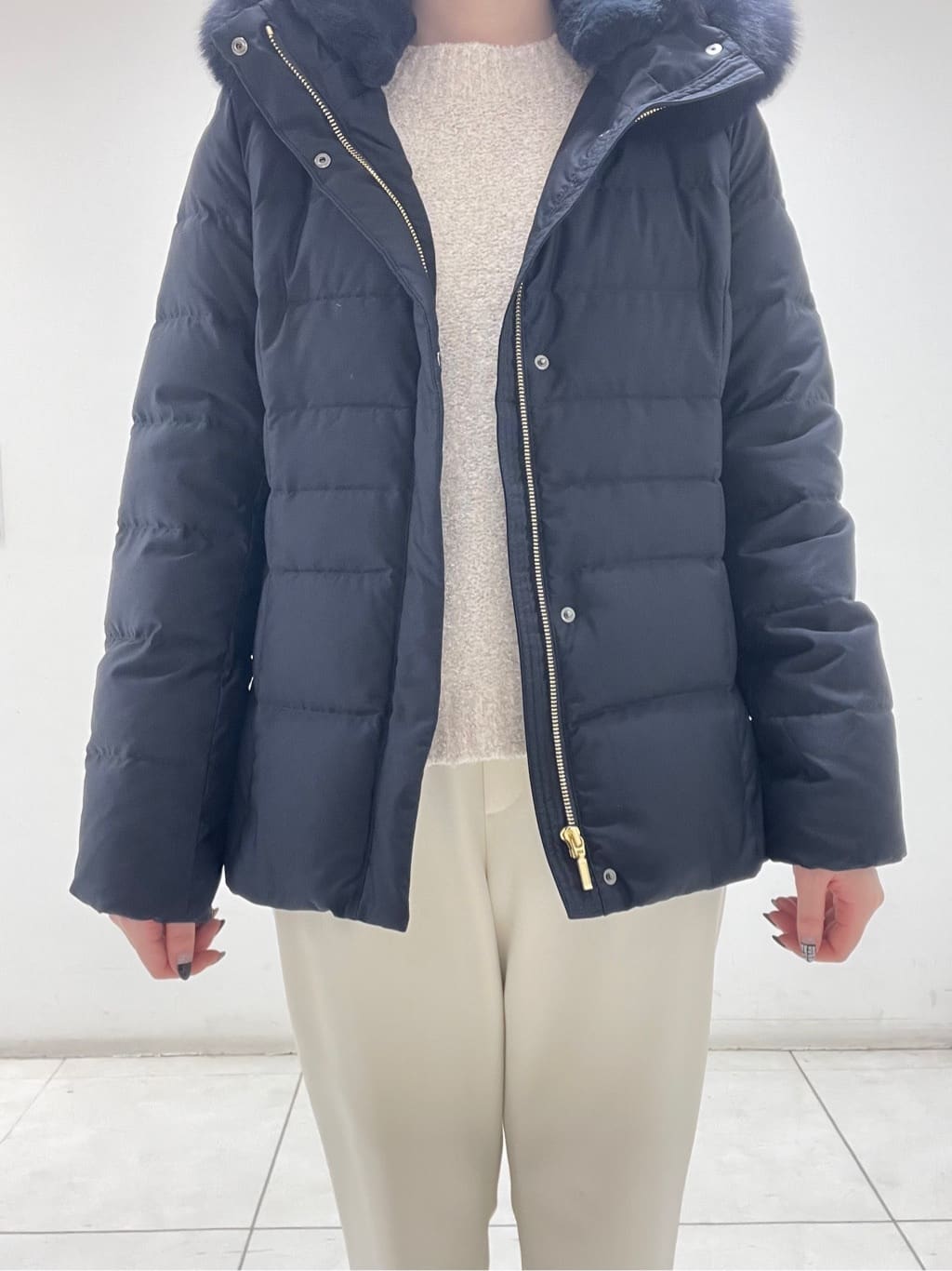 mさんの「INDIVI｜【名品／撥水／抗菌防臭】ショート丈リサイクルダウンコート」を使ったコーディネート