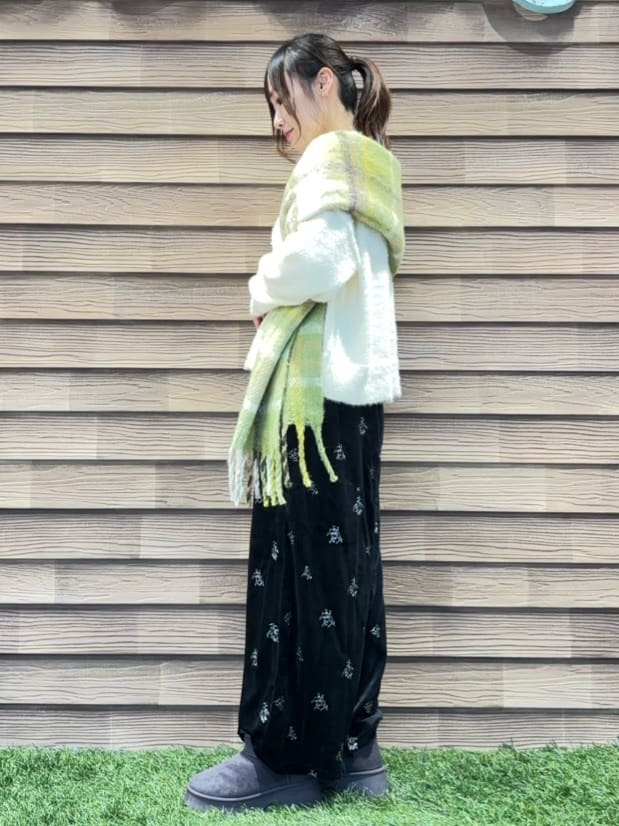 himiさんの「SHOO･LA･RUE｜大人きらめく ふわふわパール調ニット」を使ったコーディネート