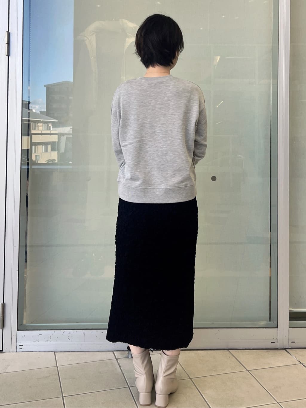 yo-koさんの「OPAQUE.CLIP｜コード刺繍裏毛プルオーバー【洗濯機OK】」を使ったコーディネート