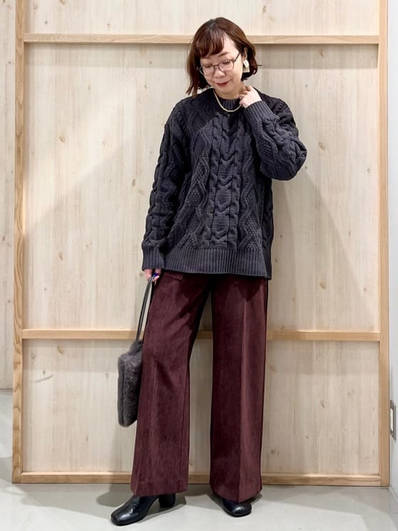 nakoさんの「THE SHOP TK｜【洗える】冬のコーデを盛り上げる マットモール ケーブルニット」を使ったコーディネート