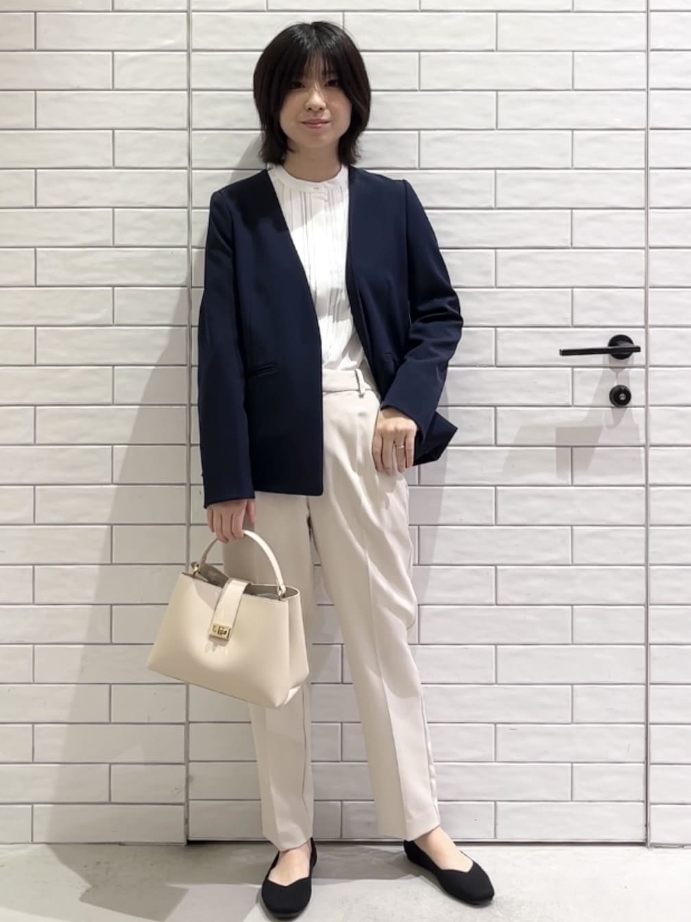 しおりさんの「OPAQUE.CLIP｜《通勤／セットアップ対応》 Vネックジャケット／ダブルクロス【洗濯機OK】」を使ったコーディネート