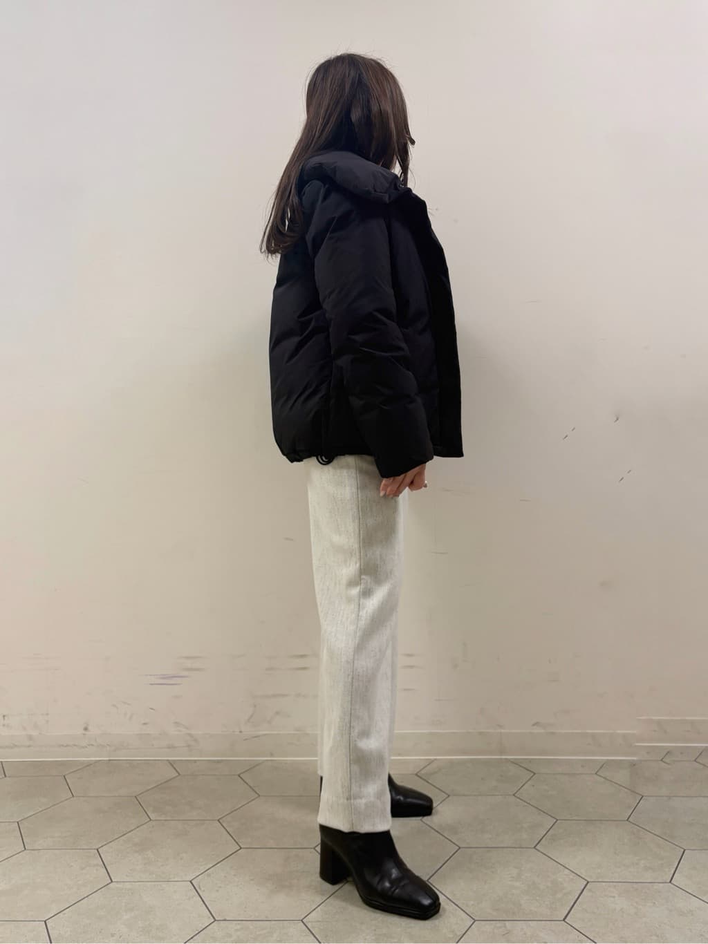 kahoさんの「INDIVI｜【撥水／洗える／デザイン衿】ステッチレス ショートダウンコート」を使ったコーディネート