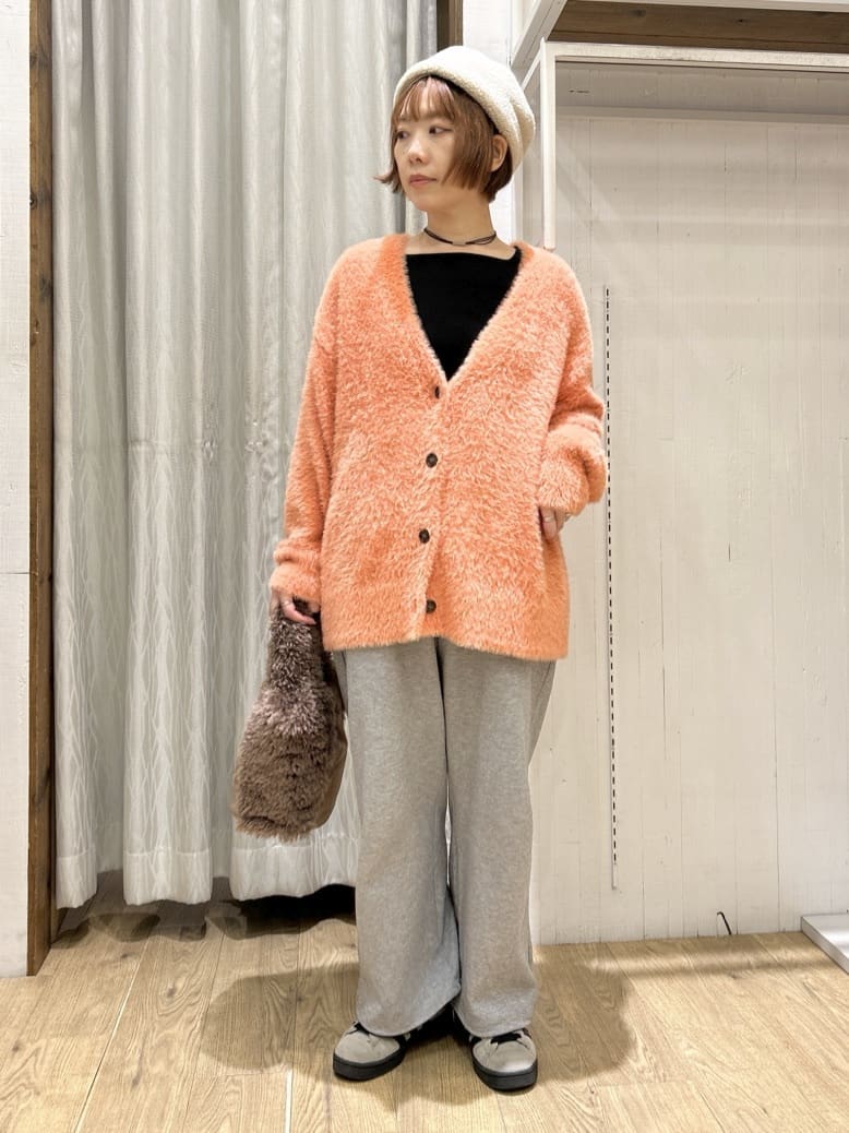 ga_riさんの「THE SHOP TK｜【ふわふわあったか】フェザーカーディガン」を使ったコーディネート