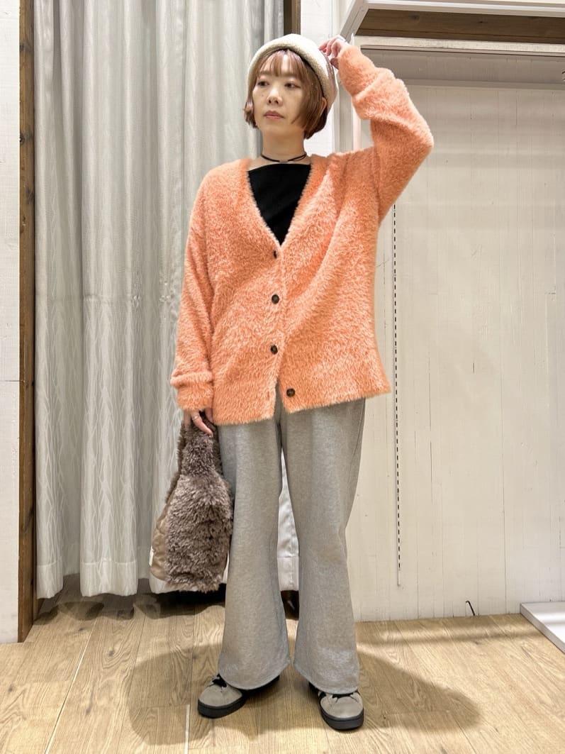 ga_riさんの「THE SHOP TK｜【ふわふわあったか】フェザーカーディガン」を使ったコーディネート