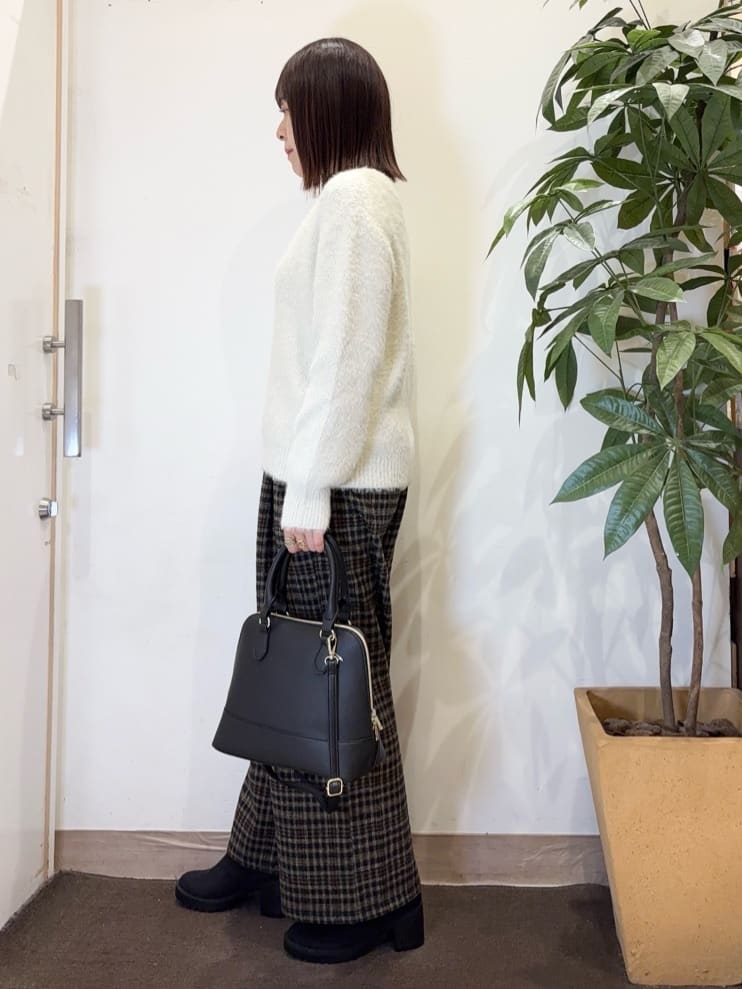 宗形さんの「SHOO･LA･RUE｜【あったか/S-LL】脚のラインをきれいに魅せる チェック柄ワイドパンツ」を使ったコーディネート