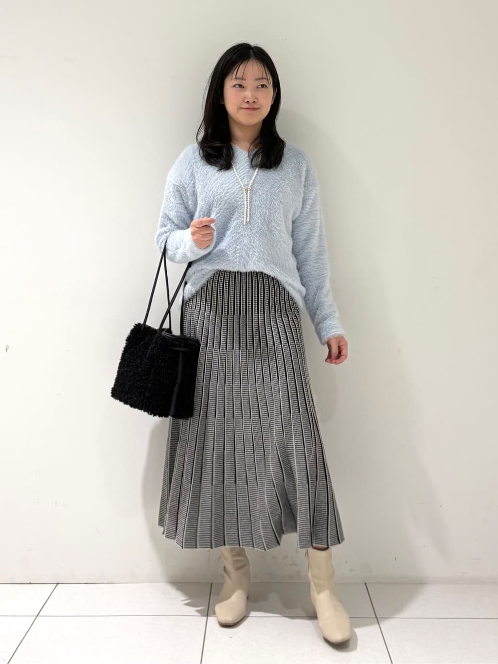 momokoさんの「INDIVI｜【洗える】エアリーシャギートップス」を使ったコーディネート
