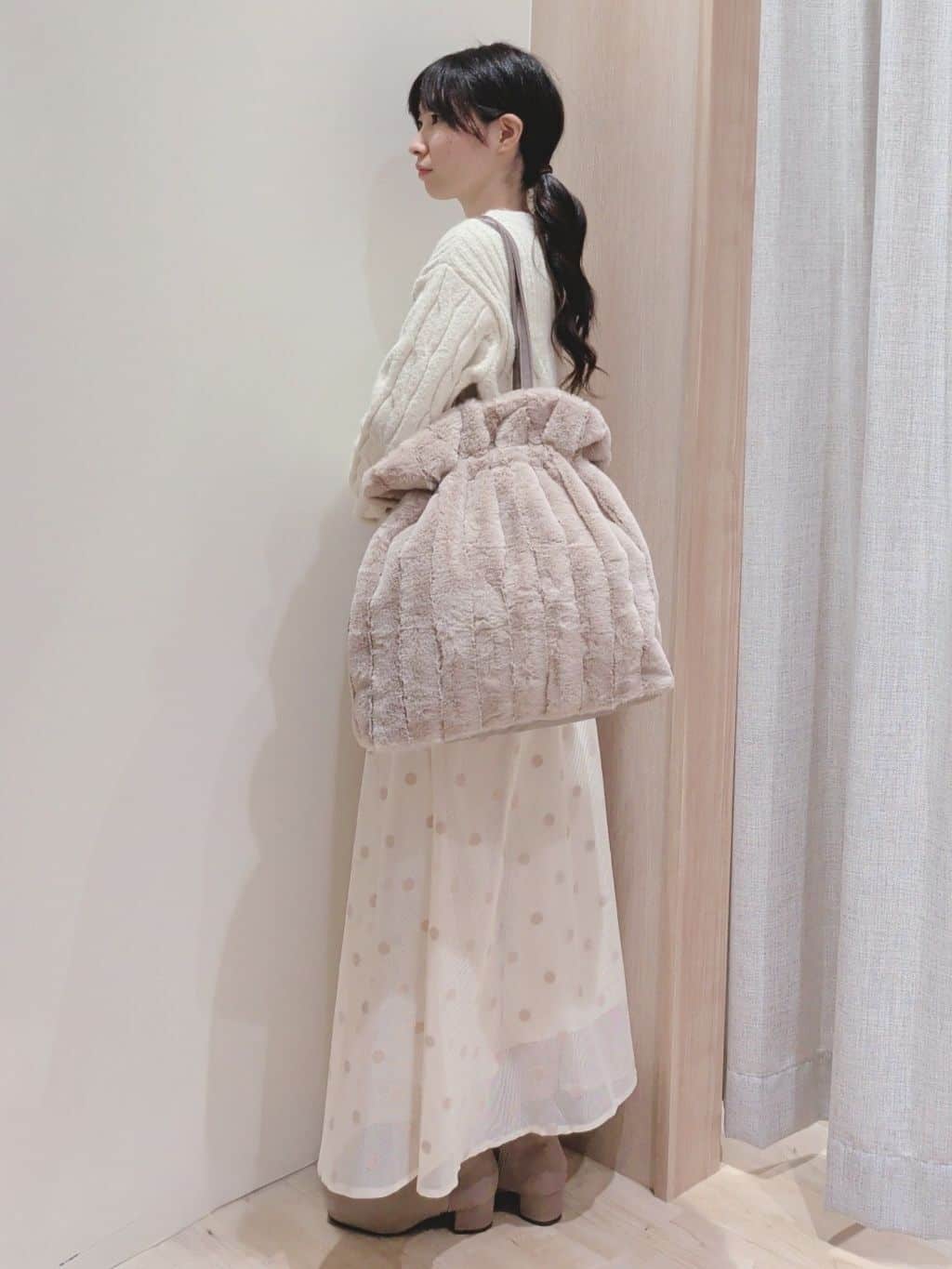 Yuiさんの「grove｜甘さを抑えて、品よく華やぐ　メッシュフロッキードットスカート」を使ったコーディネート