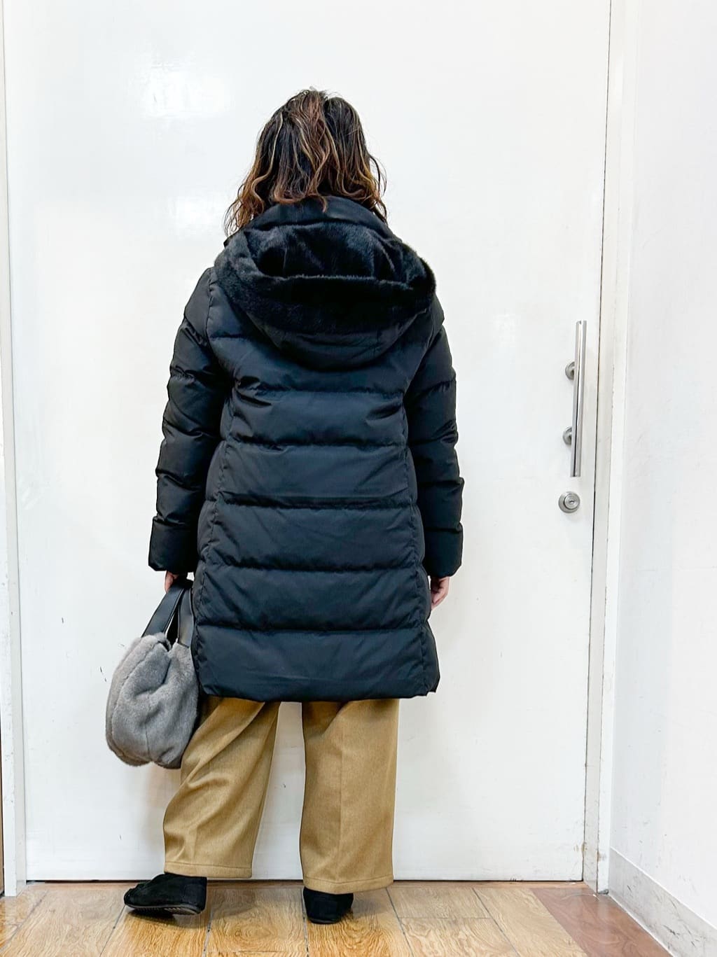 haruさんの「SHOO･LA･RUE｜【洗濯機可/撥水】フェイクファーフード ロングダウン」を使ったコーディネート
