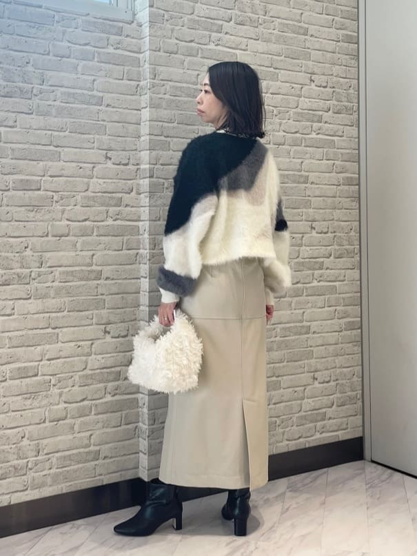 Mikoさんの「INDIVI｜フェイクファーマイクロバッグ」を使ったコーディネート
