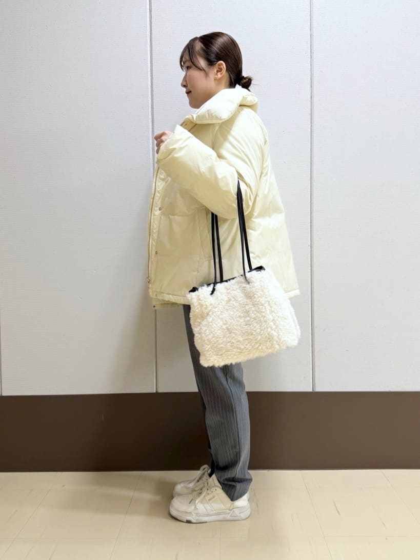 Rikoさんの「INDIVI｜【撥水／洗える／デザイン衿】ステッチレス ショートダウンコート」を使ったコーディネート