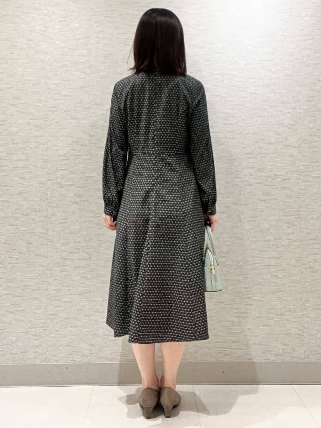 marikoさんの「Reflect｜【通勤/お出かけ◎】ジオメプリントクラシカルワンピース」を使ったコーディネート