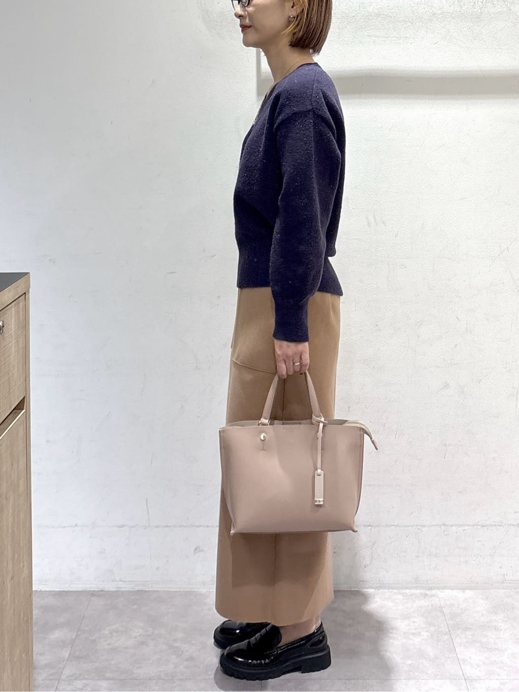 たけねぇさんの「OPAQUE.CLIP｜Vネックラメニット【洗濯機OK】」を使ったコーディネート