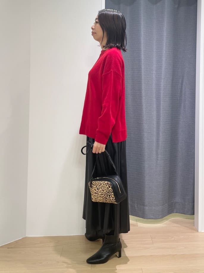 Mikoさんの「INDIVI｜【洗える／カシミヤ混】ボトルネック ドルマンスリーブニット」を使ったコーディネート