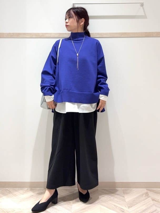 nanaさんの「SHOO･LA･RUE｜【2点セット/洗濯機可/S-LL】着回しがきく もちもちハイネックニット+裾シャツインナー」を使ったコーディネート