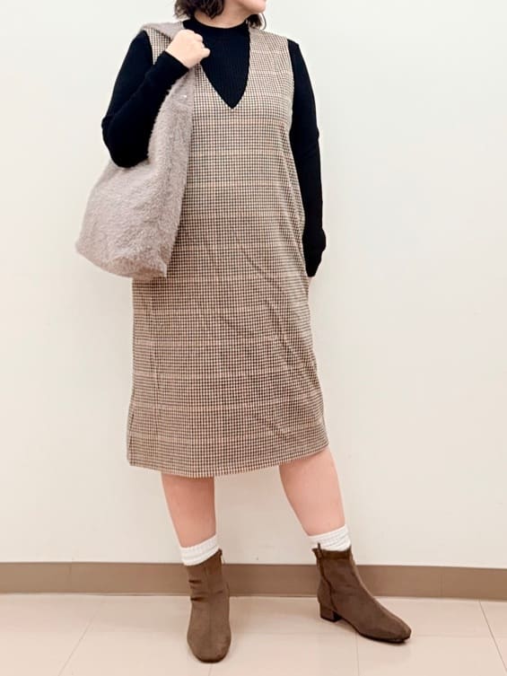 haruさんの「SHOO･LA･RUE｜【2点セット/洗濯機可】時短でコーデが決まる ジャンドレ+リブインナー」を使ったコーディネート