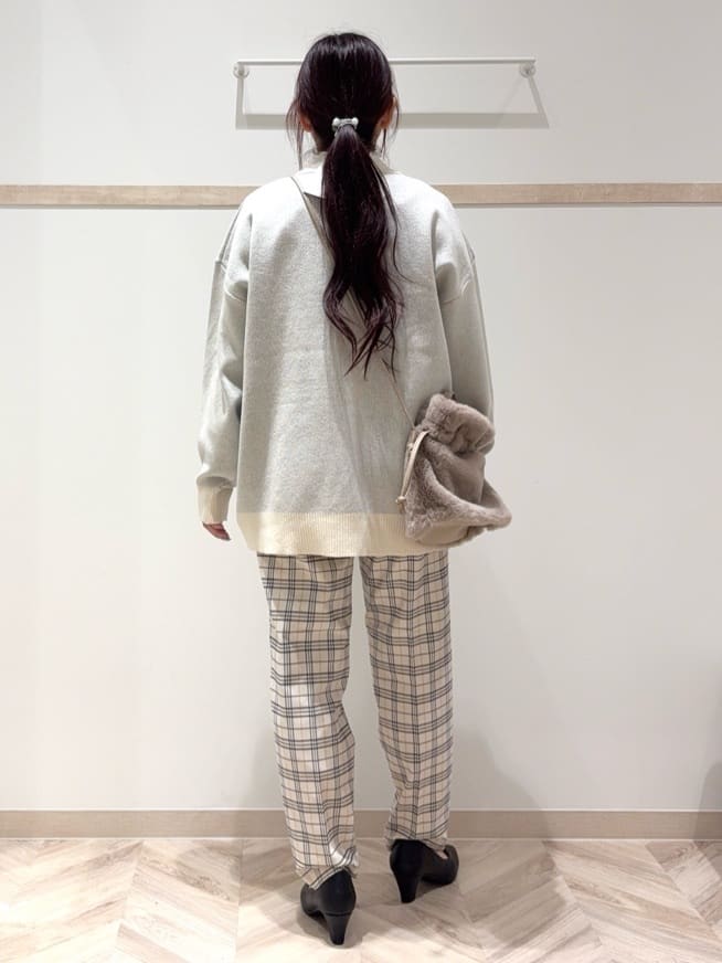 nanaさんの「SHOO･LA･RUE｜【洗濯機可/S-LL】すっきり上品に ベーシックテーパードパンツ」を使ったコーディネート