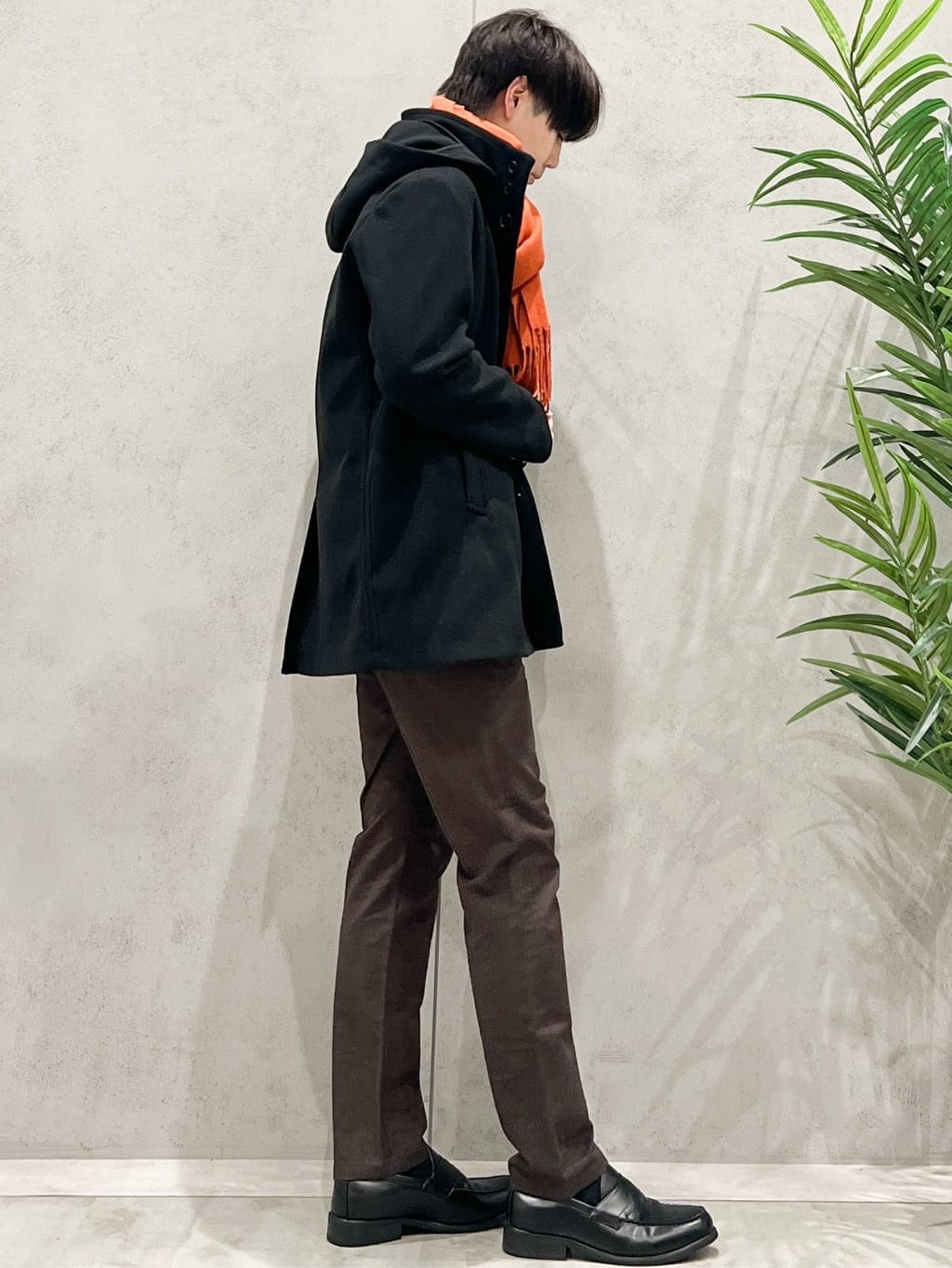 SHI-MAさんの「THE SHOP TK｜【冬のビジネスシーンに最適】シルキーモックネックニット　洗濯機OK」を使ったコーディネート