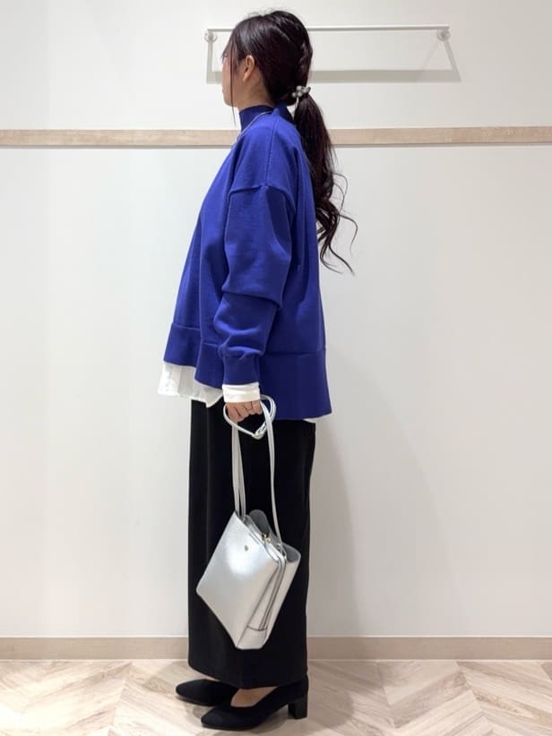 nanaさんの「SHOO･LA･RUE｜【2点セット/洗濯機可/S-LL】着回しがきく もちもちハイネックニット+裾シャツインナー」を使ったコーディネート