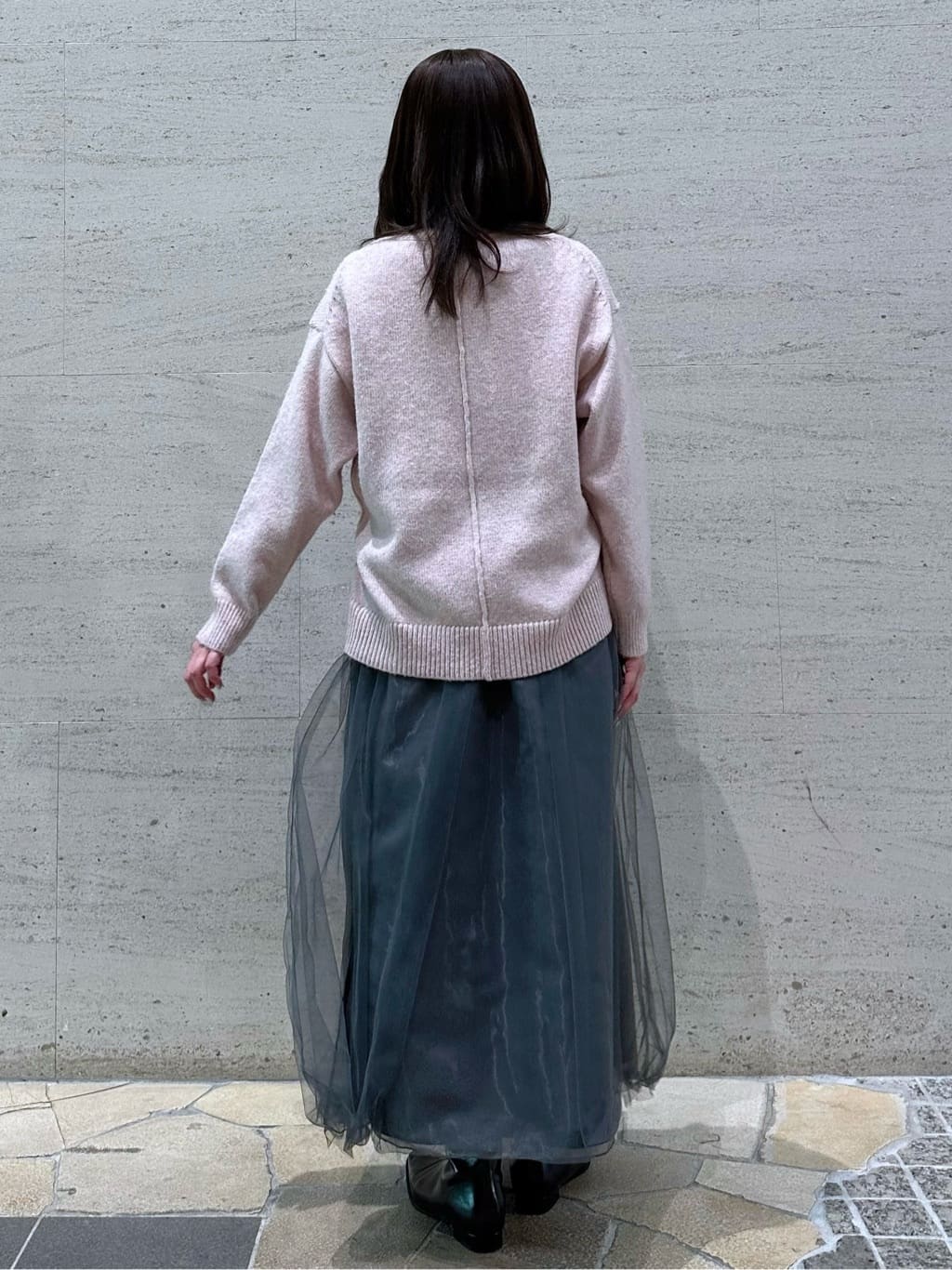 makiさんの「OPAQUE.CLIP｜リラクシークルーネックニット【洗濯機OK】」を使ったコーディネート
