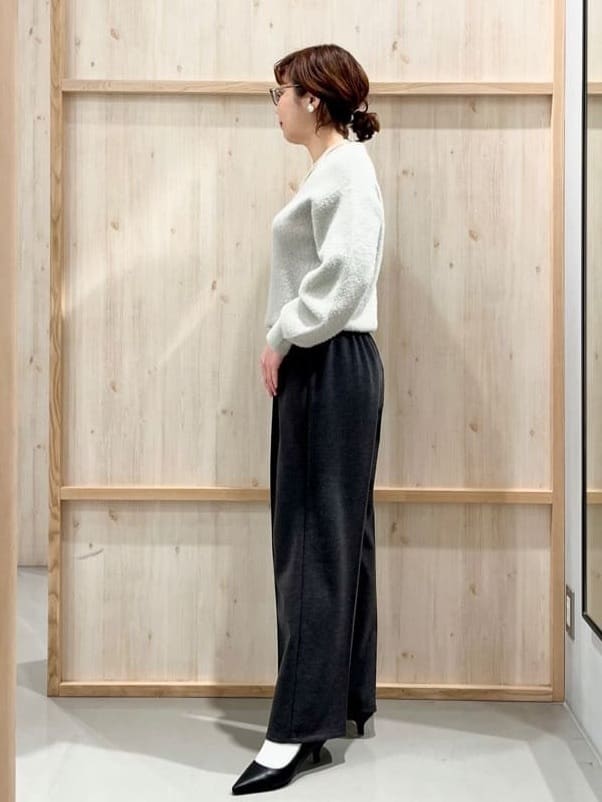 nakoさんの「THE SHOP TK｜【洗える】上品にきらめく フェザーラメニット」を使ったコーディネート