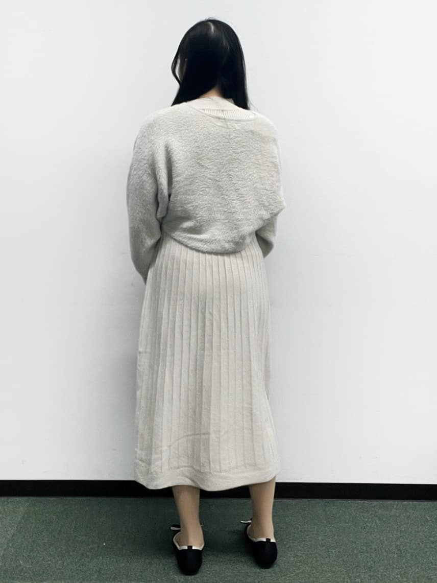 Hitomiさんの「index｜ラメフェザープルオーバーセット ニットワンピース【洗濯機OK】《XS～LL》」を使ったコーディネート
