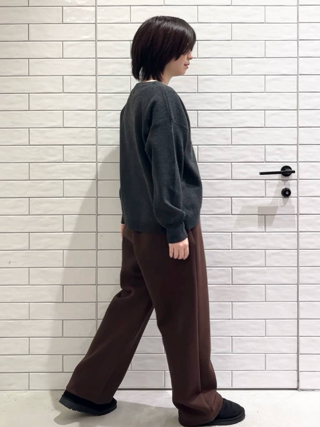 しおりさんの「OPAQUE.CLIP｜サイド編地切替ニットトップス／セットアップ対応【洗濯機OK】」を使ったコーディネート