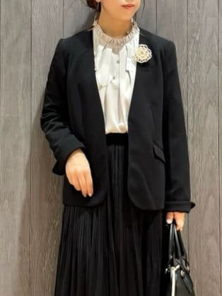 meiさんの「SHOO･LA･RUE｜【洗濯機可/セットアップ可/S-3L】きちんと楽に。カットジョーゼットノーカラージャケット」を使ったコーディネート