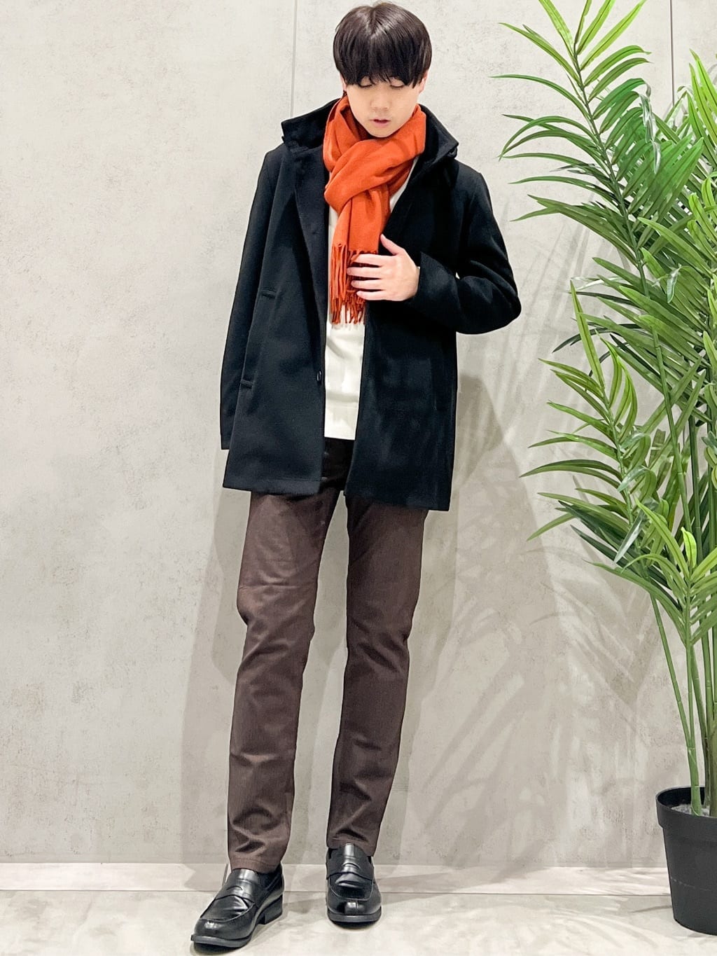 SHI-MAさんの「THE SHOP TK｜【冬のビジネスシーンに最適】シルキーモックネックニット　洗濯機OK」を使ったコーディネート