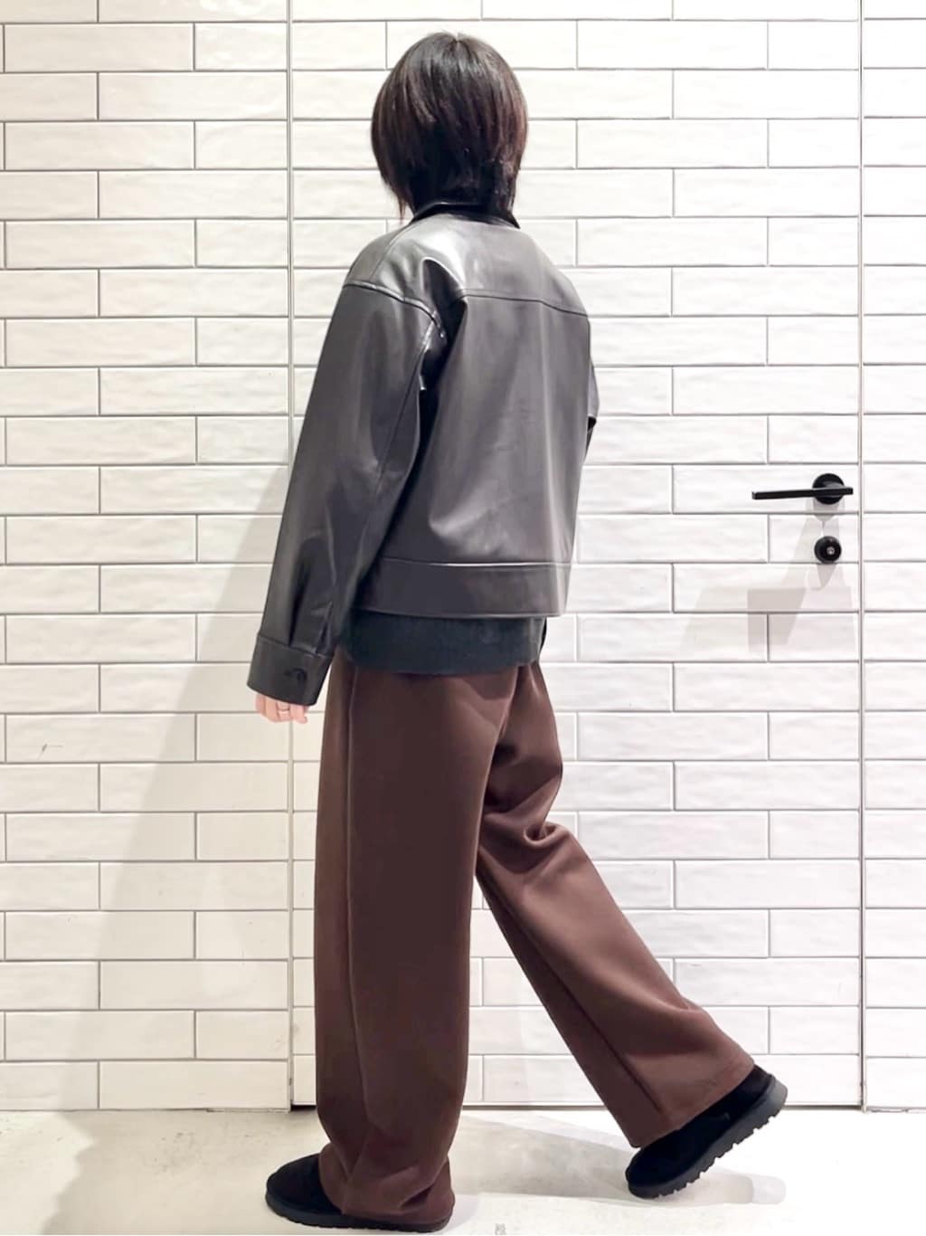 しおりさんの「OPAQUE.CLIP｜シンセティックレザー調ブルゾン【洗える】」を使ったコーディネート