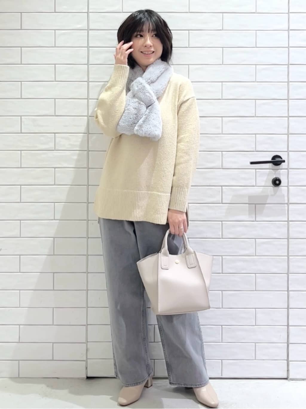 しおりさんの「OPAQUE.CLIP｜ヴィンテージカラーワイドストレートパンツ【洗濯機OK】」を使ったコーディネート