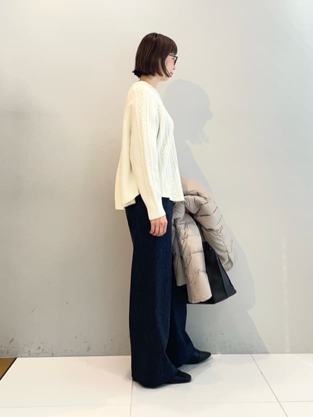 murayamaさんの「INDIVI｜【名品／撥水／抗菌防臭】ショート丈リサイクルダウンコート」を使ったコーディネート