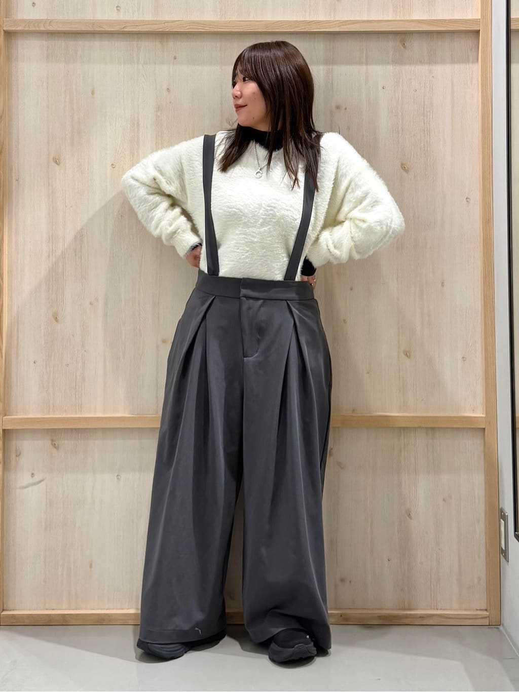 nanaさんの「THE SHOP TK｜【華やかで柔らか】ふわふわフェザーニット/洗える・前後2WAY」を使ったコーディネート