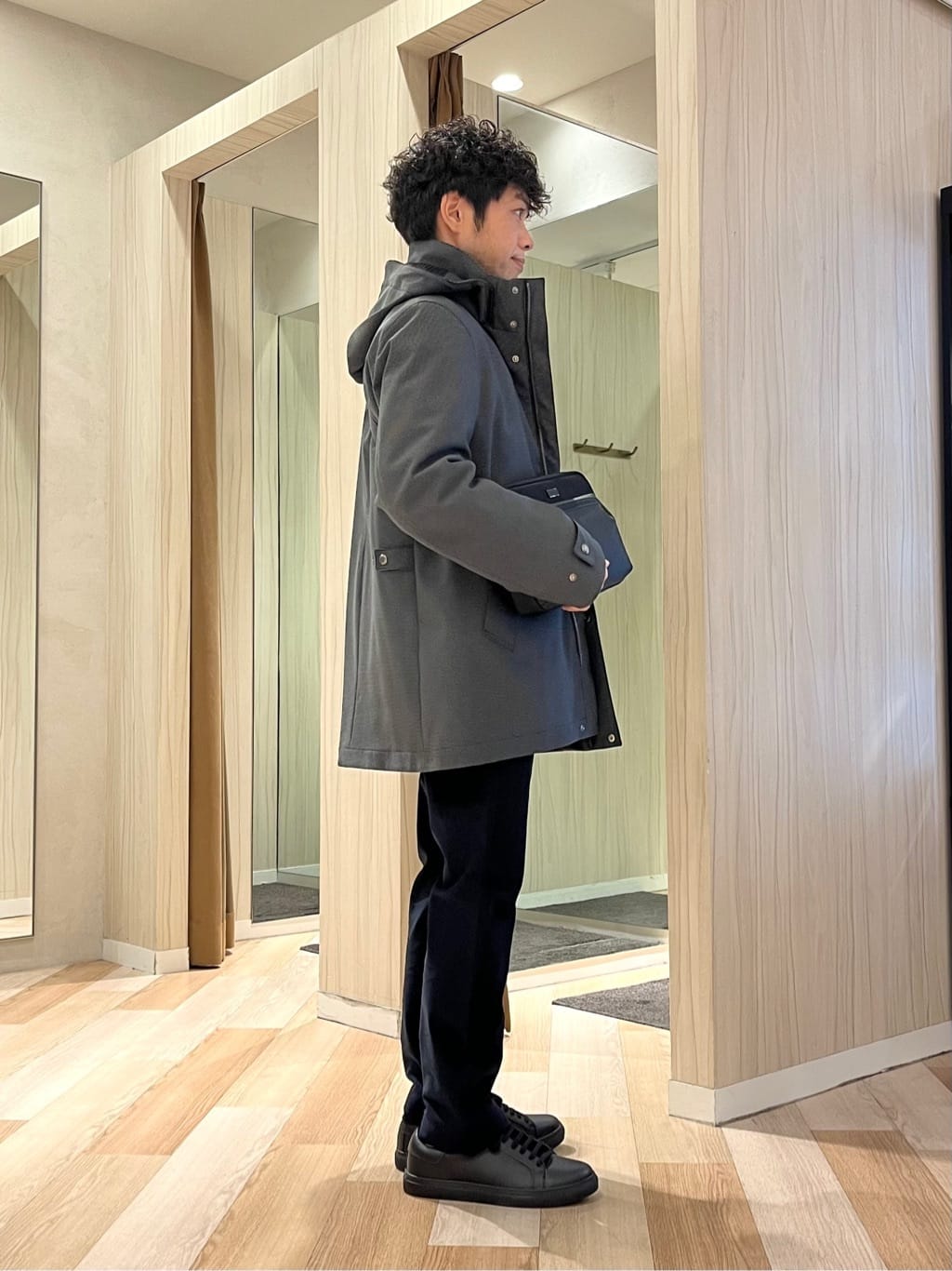 URAさんの「TAKEO KIKUCHI｜【Air Palette Knit】ワンポイント カラーニット プルオーバー」を使ったコーディネート